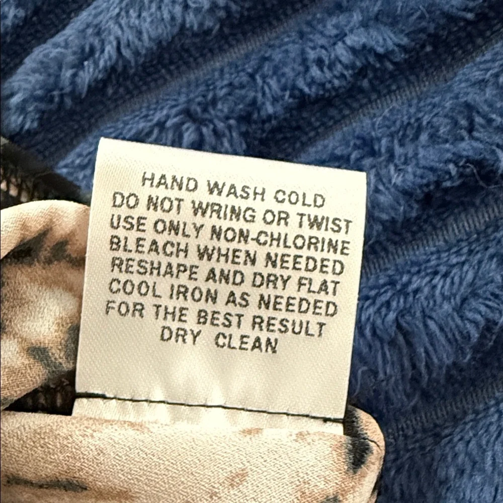 Pink Rose Abstract Pattern Top - Picture 7 of 7